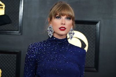 Woman arrested outside Taylor Swift's beachfront Rhode Island home on trespassing charge