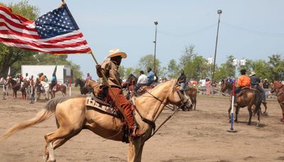 Black cowboy culture in Chicago lives on through South Side riding club
