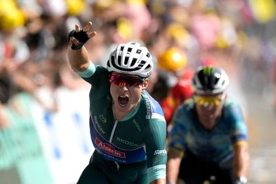 Mark Cavendish ‘bitterly disappointed’ after Tour record snatched away on line