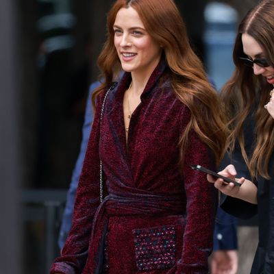 Riley Keough channeled Daisy Jones on the Chanel FROW and it’s giving 70’s chic
