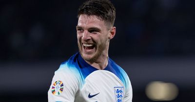 Declan Rice sends five-word message to Arsenal star ahead of transfer amid announcement delay