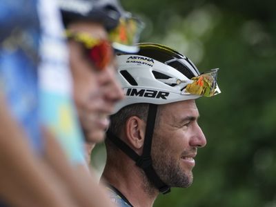 Mark Cavendish crashes out of Tour de France, missing outright record for stage wins