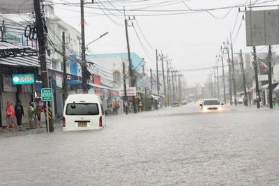 Phuket partly flooded, small vehicles stalled