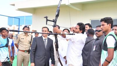 CM lays stone for Oberoi group’s seven-star hotel at Gandikota