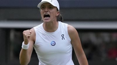 Swiatek edges past Bencic into her first Wimbledon quarter-final