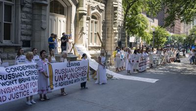 To mark 500th day since Russia’s invasion of Ukraine, Chicagoans gather in protest