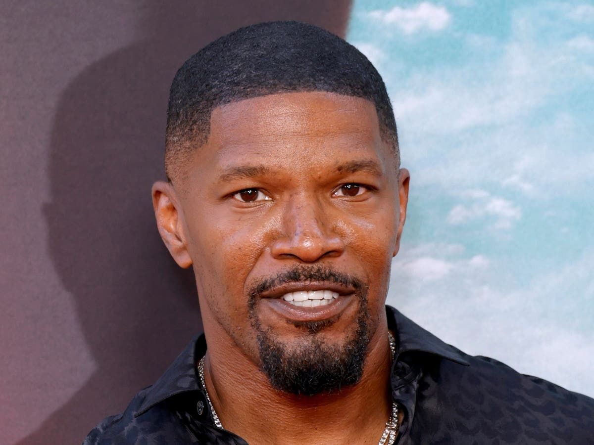 Jamie Foxx Waves To Fans From Boat In First Sighting