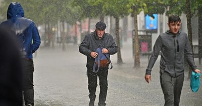 Glasgow to be lashed with heavy rain as Met Office issues weather alert
