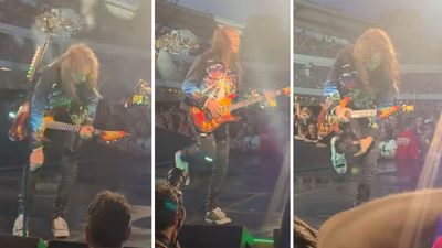 Kirk Hammett injures his knee onstage playing Master Of Puppets – but strides back in time for the solo