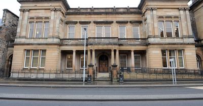 Drunk thug caught with knife in Paisley narrowly avoids jail