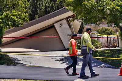 12 homes torn apart by landslide on Southern California's Palos Verdes Peninsula
