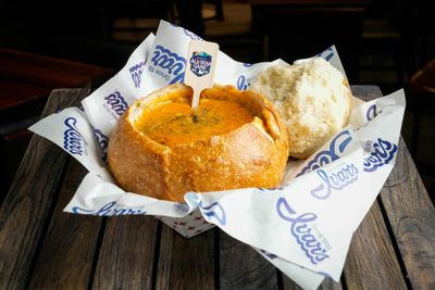 Ranking Seattle’s special food options at the 2023 All-Star Game, from bread bowls to MEATS