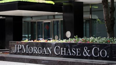 JPMorgan, Wells Fargo Near Buy Points With Q2 Earnings Fuse Lit