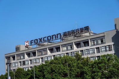 Top Apple supplier Foxconn just bailed on its $19.4 billion plan to make chips in India