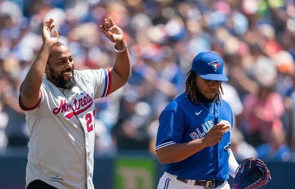 Vladimir Guerrero Jr., Lourdes Gurriel Jr. play rock paper scissors