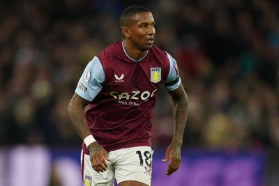 Everton set to make Ashley Young the first signing of Sean Dyche era