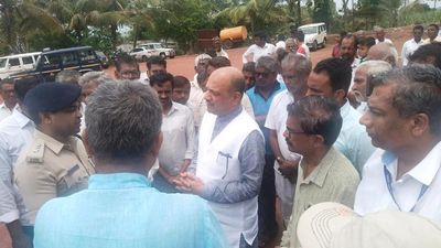 Minorities Commission chairman visits Jain ashram