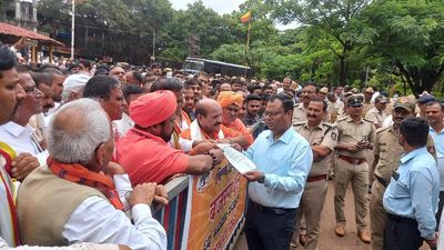 VHP stages protest against murder of Jain monk in Belagavi