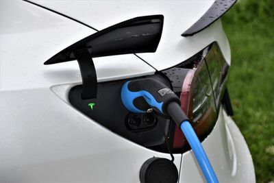 Adoption of Tesla EV Plugs is a Major Bullish Factor for Stock