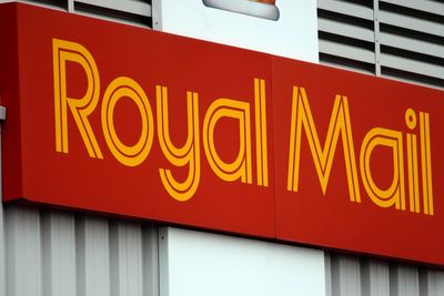 Royal Mail workers accept deal to end dispute over pay and conditions