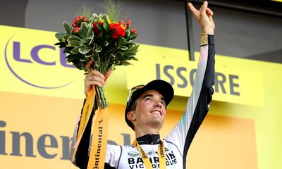 Pello Bilbao pays tribute to Gino Mäder after Tour de France stage 10 win