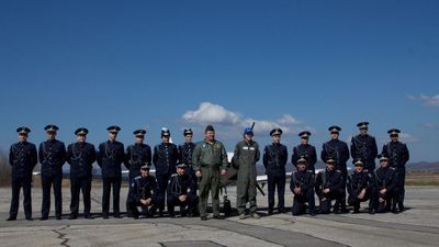 Young Siblings Set Records For Solo Global Flights, Win Segrave Trophy