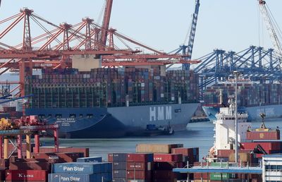 Global shipping regulator underwhelms with new emissions targets