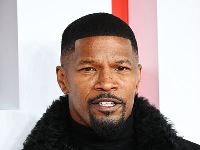 Jamie Foxx saves woman’s lost purse in Chicago months after ‘medical complication’