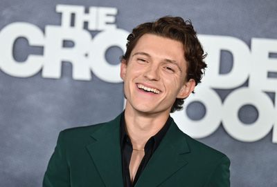 Tom Holland's struggle with alcohol highlights a driving force behind dependence: "I just felt so much pressure"