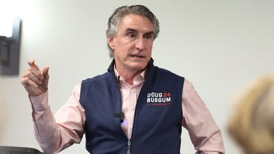 Doug Burgum is offering $20 to people donating $1 to his campaign. Is that legal?