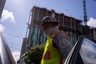 Limited regulations make Texas workers responsible for preventing on-the-job heat injuries