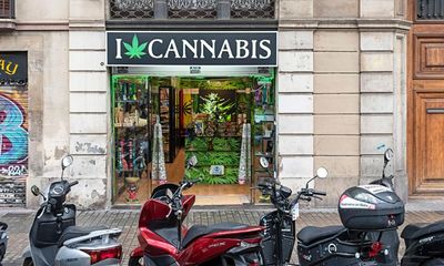 Barcelona traders demand action over rise of CBD shops ‘posing as florists’