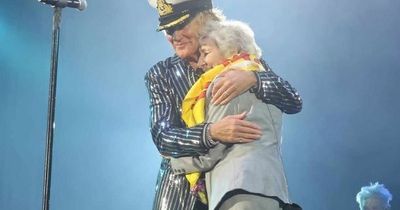 Rod Stewart brings 94-year-old sister on stage at Scottish gig as he wraps up UK tour