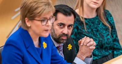 Humza Yousaf and Nicola Sturgeon call on First Bus to reinstate night services in Glasgow