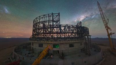 See the world's largest telescope come together beneath the Milky Way (video)