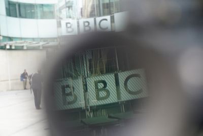 Jon Sopel says he disagrees with Jeremy Vine on naming BBC presenter