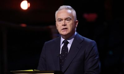 Wife of Huw Edwards names him as BBC presenter at centre of allegations