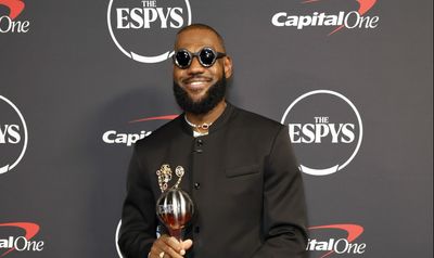 LeBron James confirms he’s returning for his 21st NBA season during ESPYs