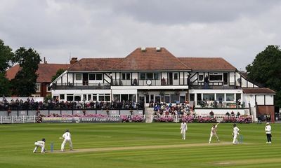 County cricket: Essex beat Lancashire after wicket halts record run chase – as it happened