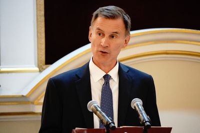 Jeremy Hunt to take ‘difficult but responsible’ decisions on public sector pay