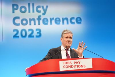 Starmer urges Unite union to get behind his drive for power