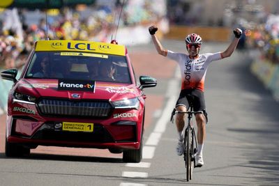 Ion Izagirre solos to victory in explosive Tour de France 12th stage