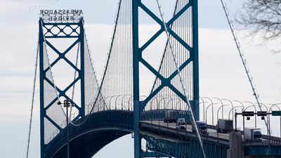 Man working on US-Canada bridge survives plunge into Detroit River