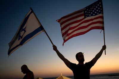 Thousands protest outside US offices in Tel Aviv, say Netanyahu government is straining relations