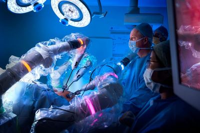 Using robots in operations could boost efficiency and free up beds, say surgeons