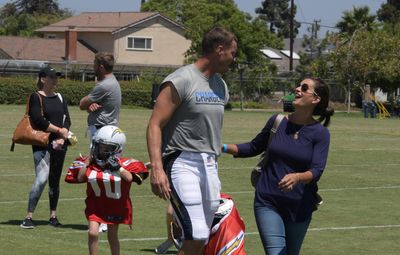 Former Chargers QB Philip Rivers, wife expecting 10th child