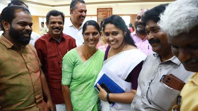 Alappuzha municipal chairperson resigns