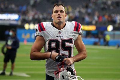 Both Patriots tight ends receive mention in recent ESPN ranking