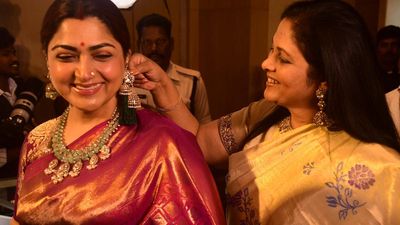 Jayasudha, Kushboo inaugurate three-day jewellery expo in Vijayawada