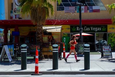 Heat wave could break Vegas record as visitors stay inside chilled casinos and ER doctors are busy